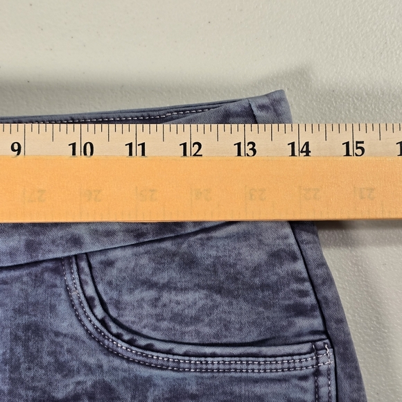 Liz Claiborne Amber Short MId-Rise Pull On Comfort Stretch Khaki Shorts Sz 4 - Picture 7 of 12